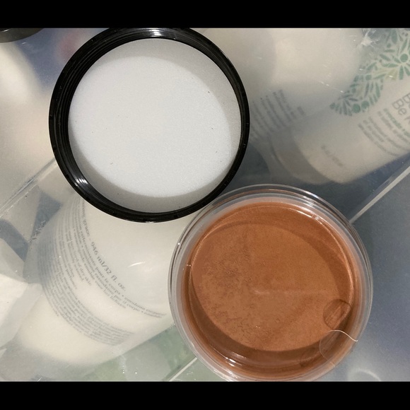 Bobbi Brown Retouching Powder - Picture 3 of 3